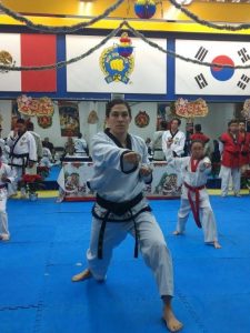 Cobra Kai enseña Proyecto taekwondo V2.0 Blue Mat Academy